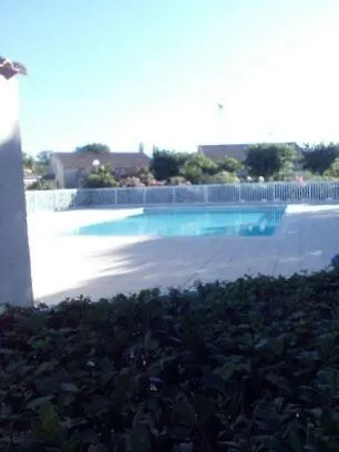 Maison Domaine Du Lac, Piscine Feriehus